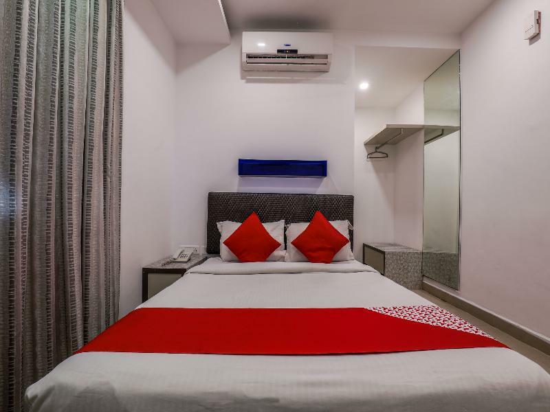 Oyo 14504 The Conclave Hotel 3*