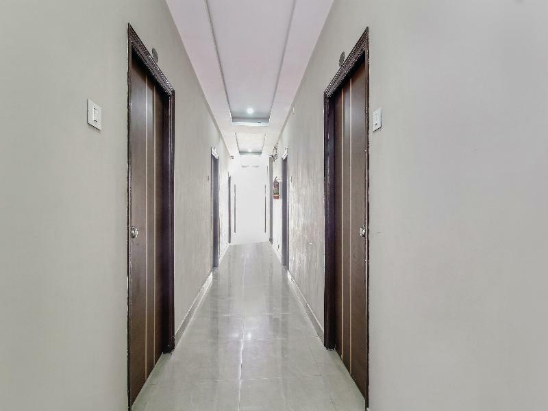 Hotel Oyo 28679 Sri Lakshmi Deluxe Hyderabad