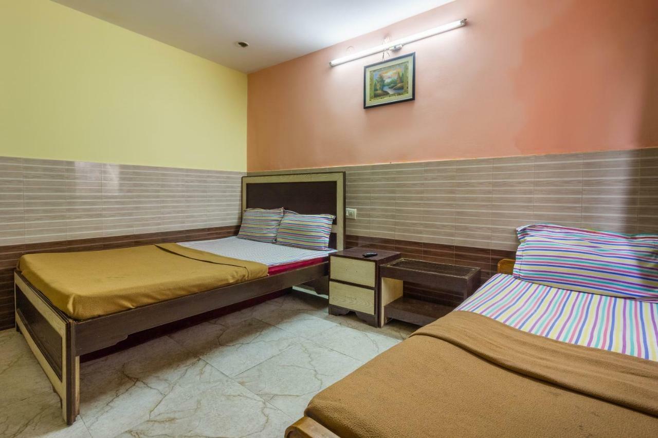 Spot On 46066 Azizia Residency Spot Hotel 3*