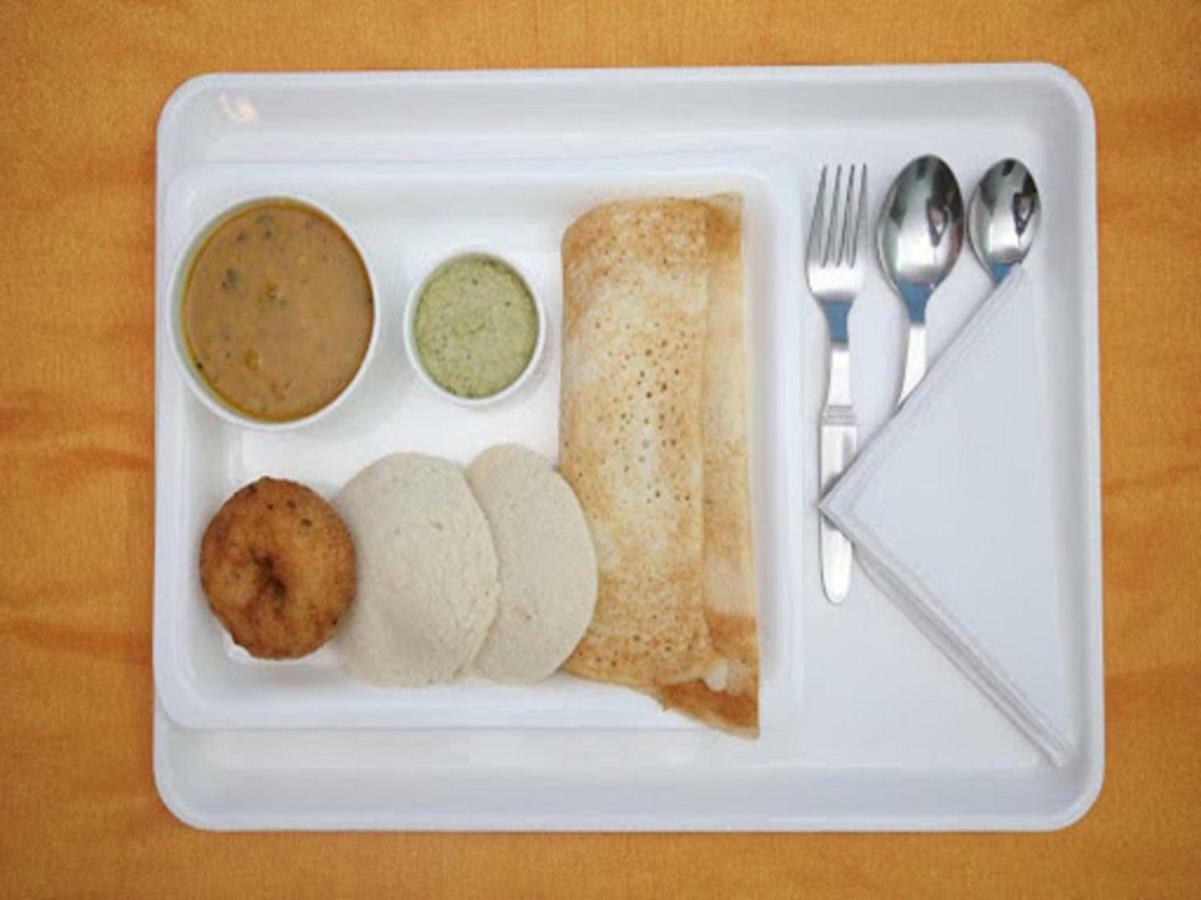 Oyo 11670 Vishnu Priya Residency Hyderabad