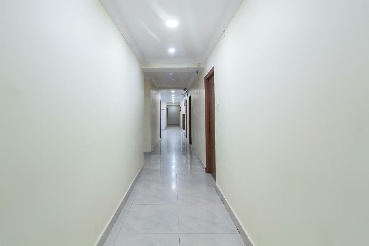 Oyo 11676 Nakshatra Grand Hotel