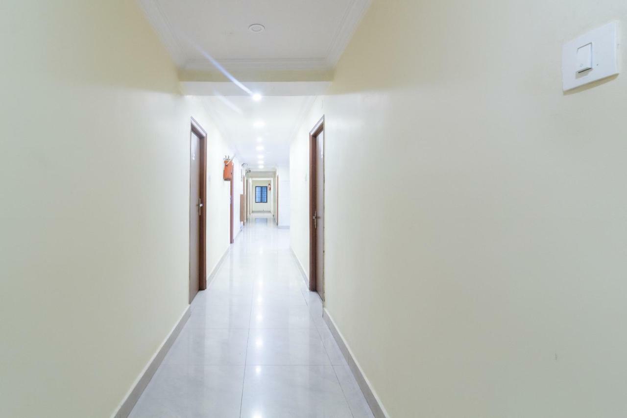 Hotel Oyo 11676 Nakshatra Grand