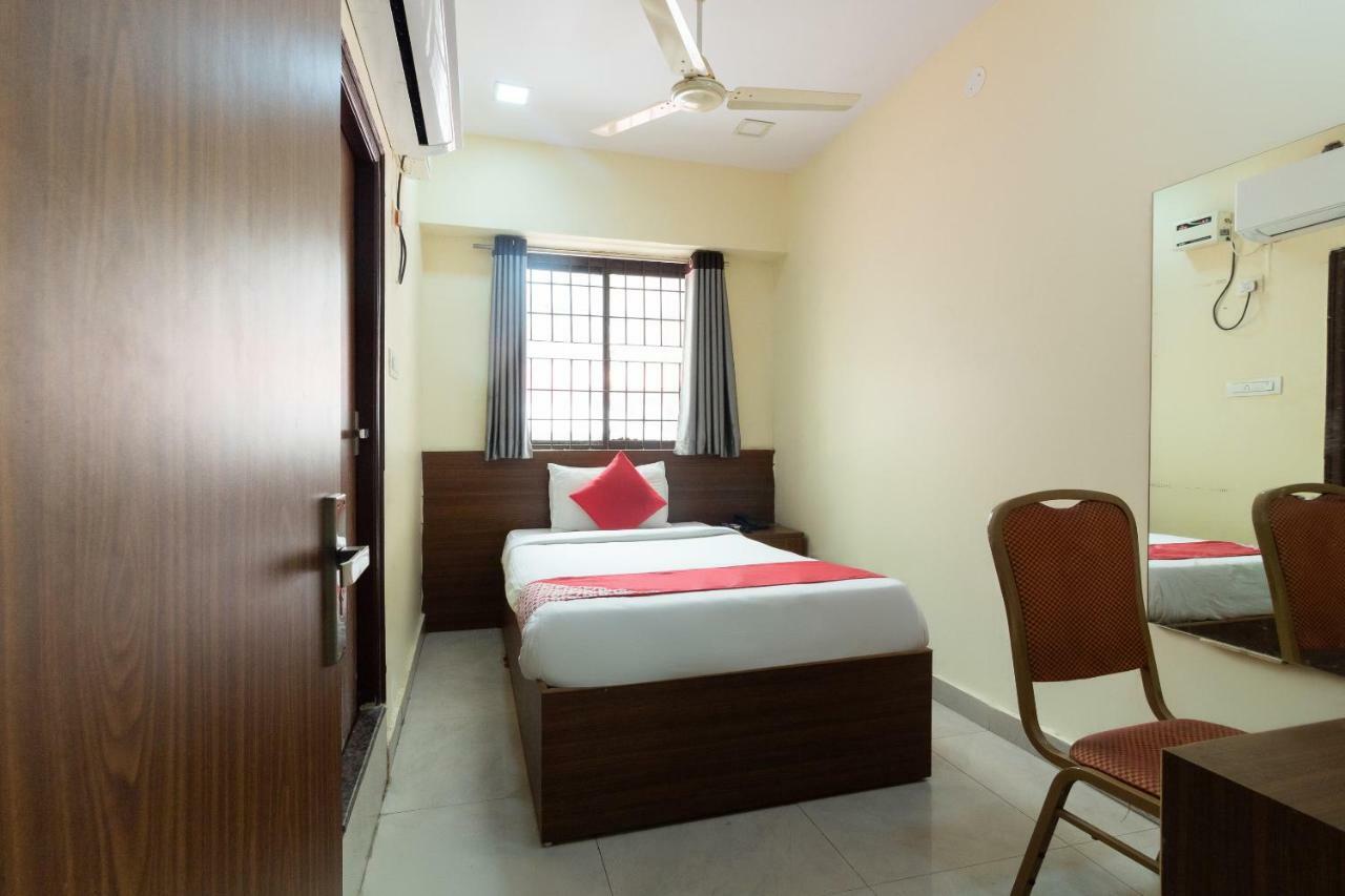 Oyo 11676 Nakshatra Grand Hyderabad