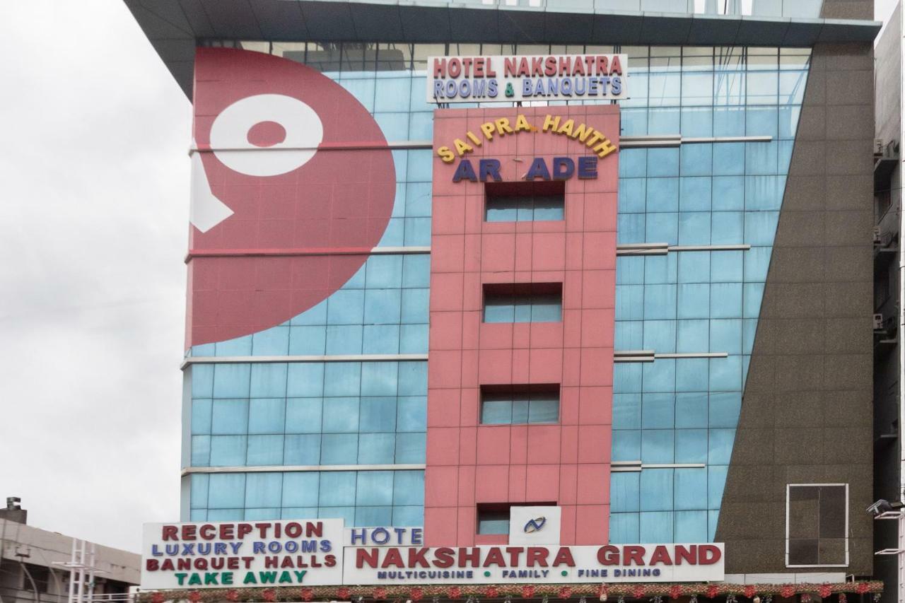 Oyo 11676 Nakshatra Grand Hotel 3*