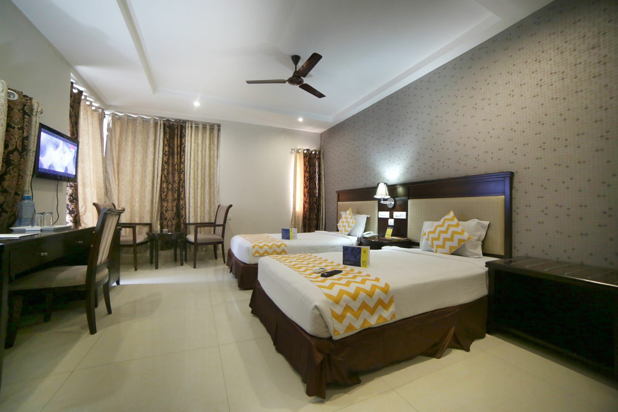 Hotel Fabhotel Majestica Hitec