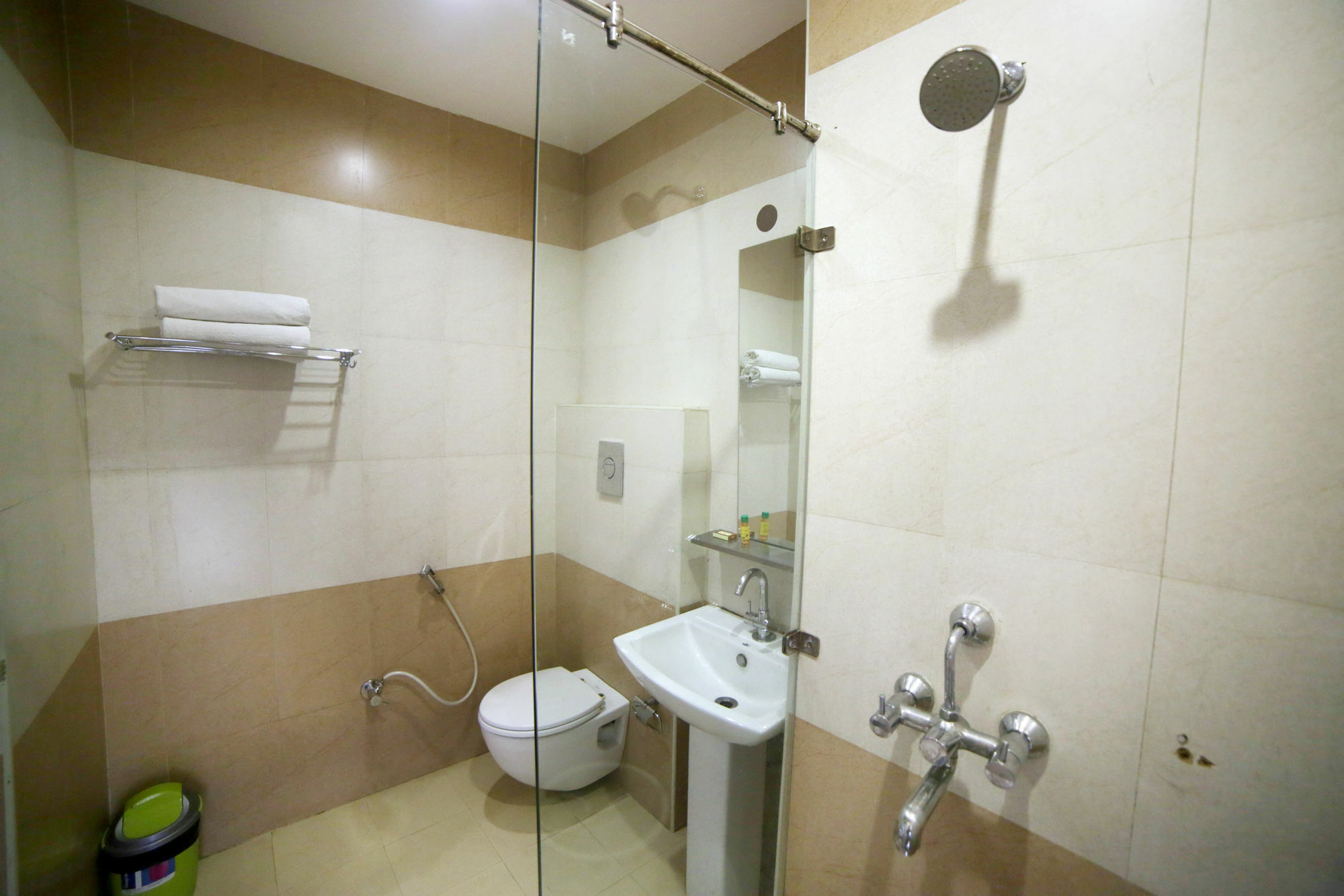Hotel Fabhotel Majestica Hitec 3*