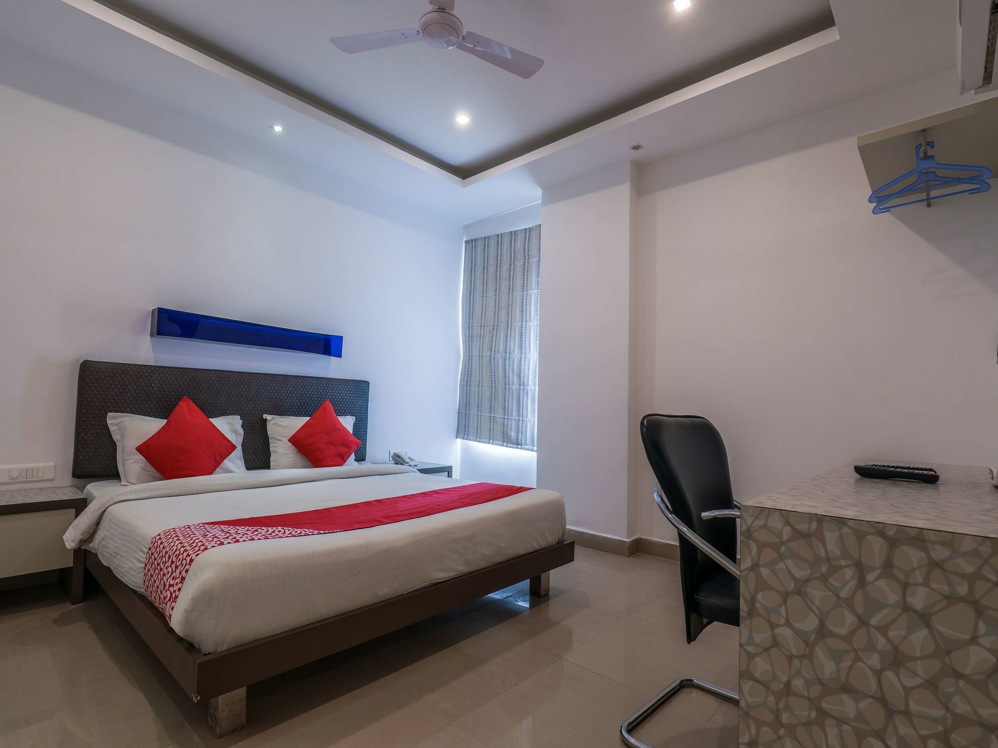 Oyo 14504 The Conclave Hotel 3*