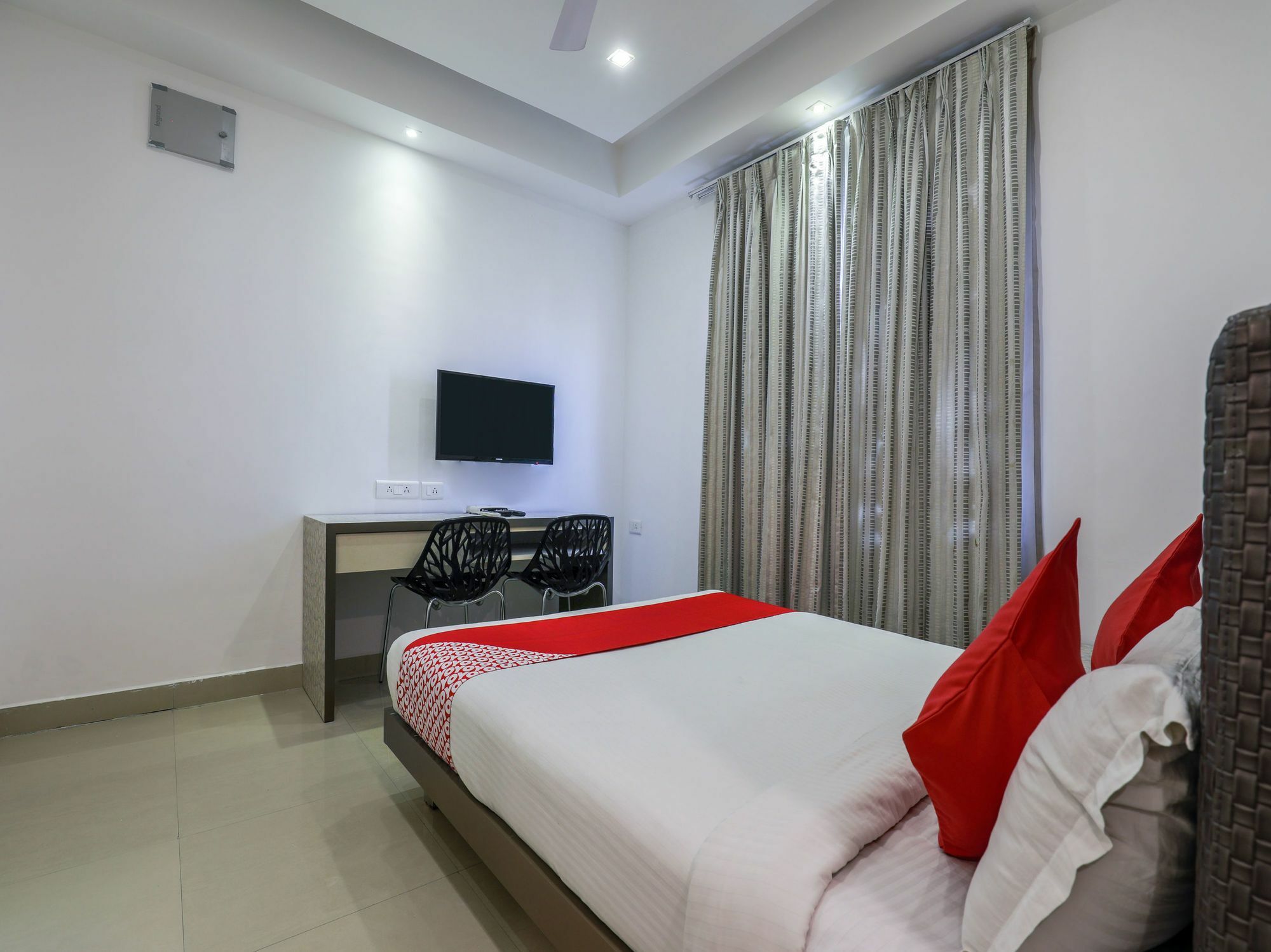 Oyo 14504 The Conclave Hotel 3*