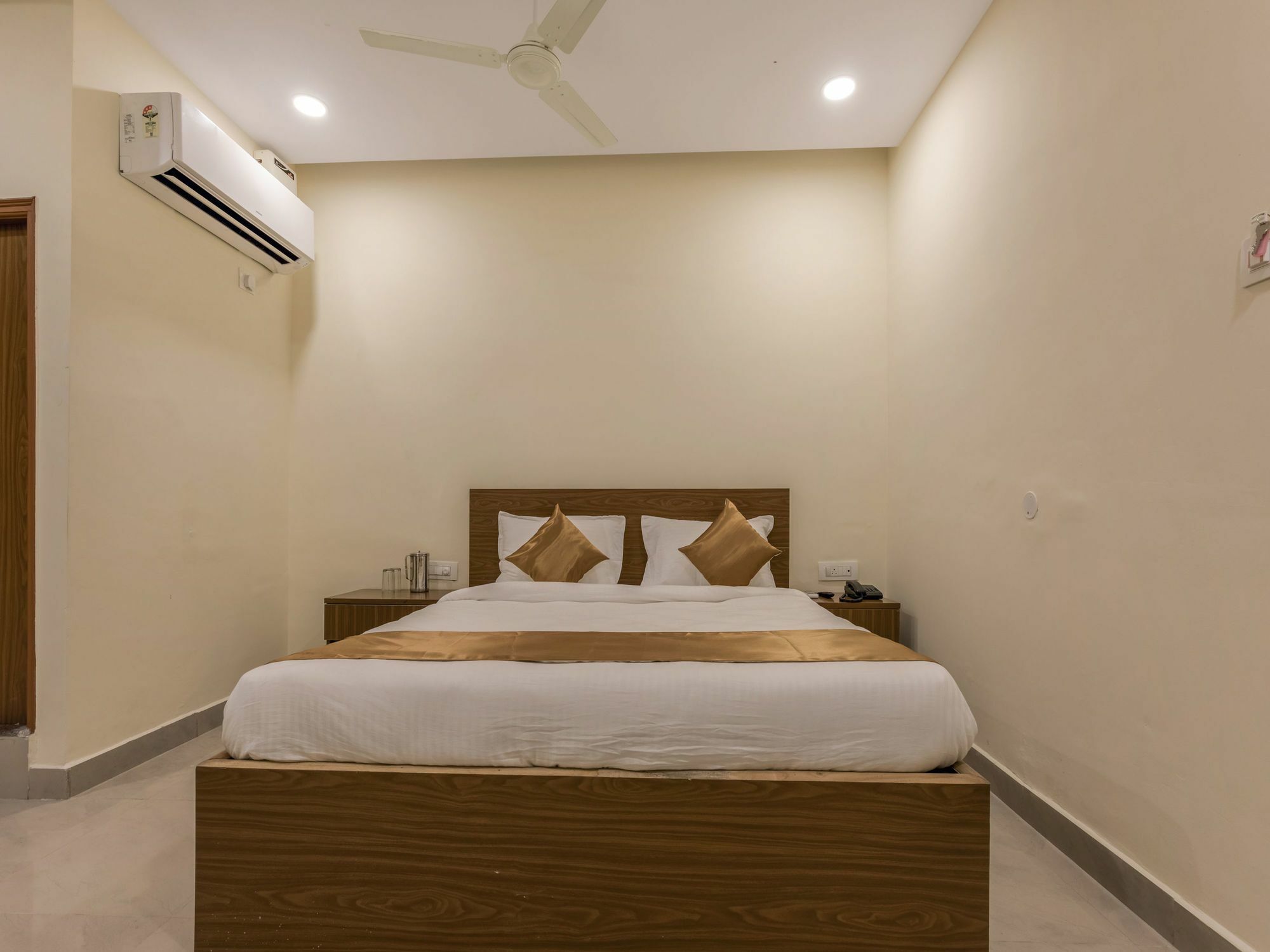 Hotel Oyo 11676 Nakshatra Grand Hyderabad