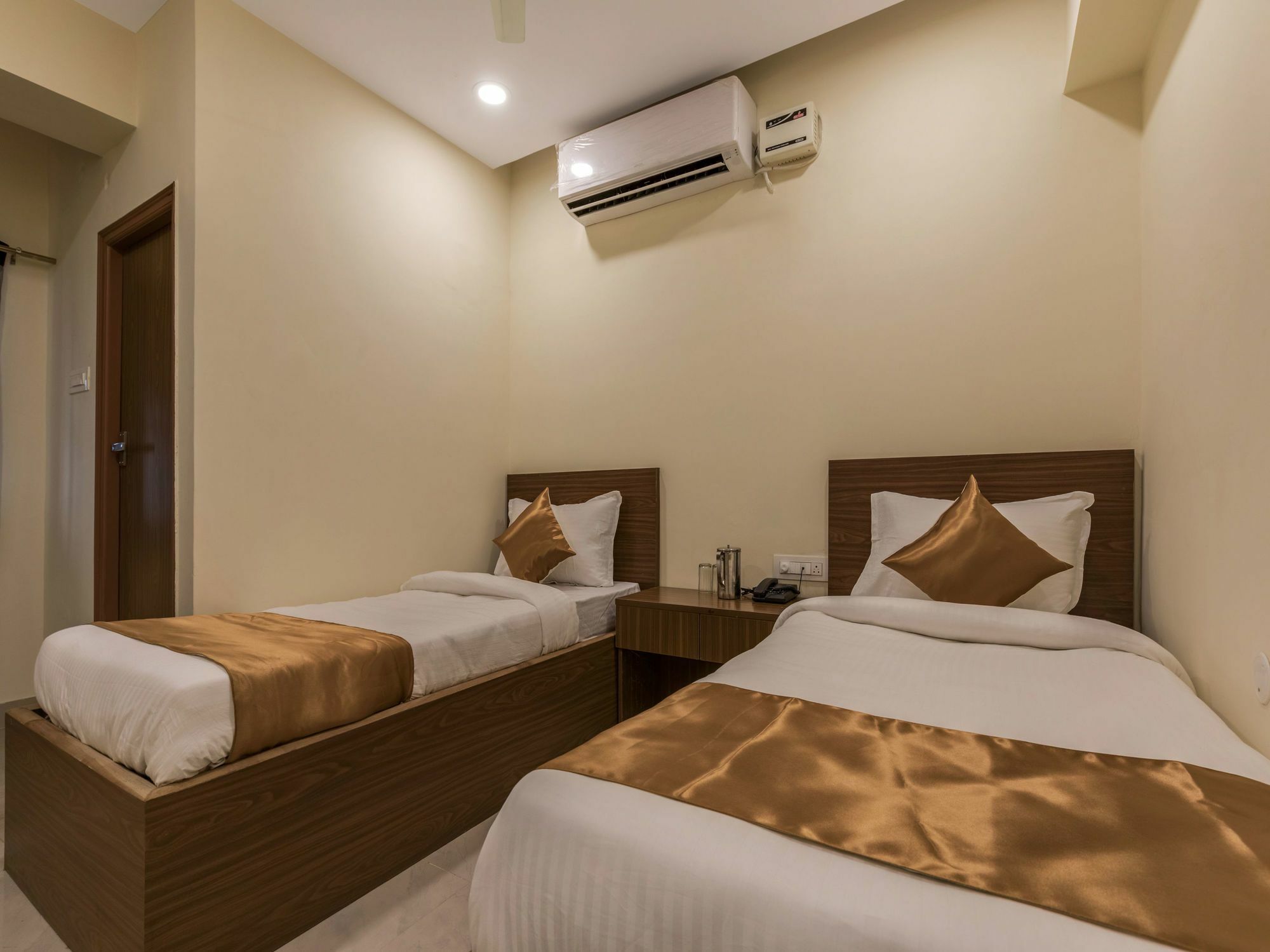 Oyo 11676 Nakshatra Grand