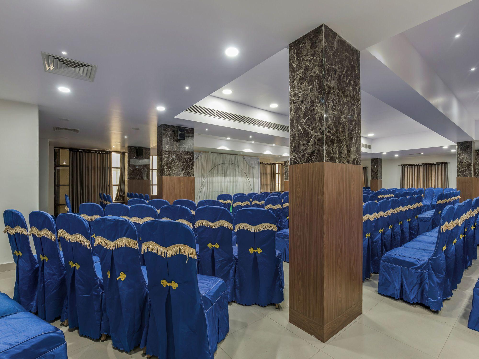 Hotel Oyo 11676 Nakshatra Grand