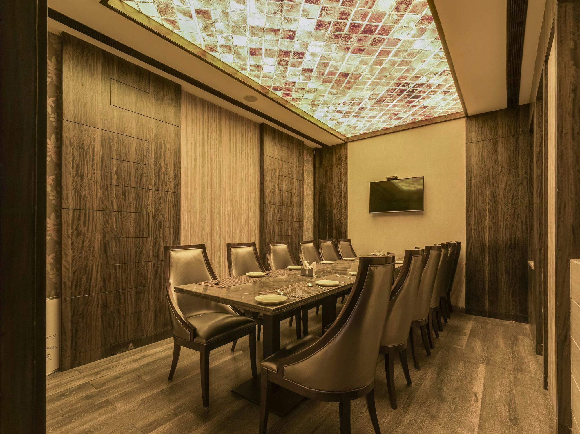 Oyo 11676 Nakshatra Grand Hyderabad