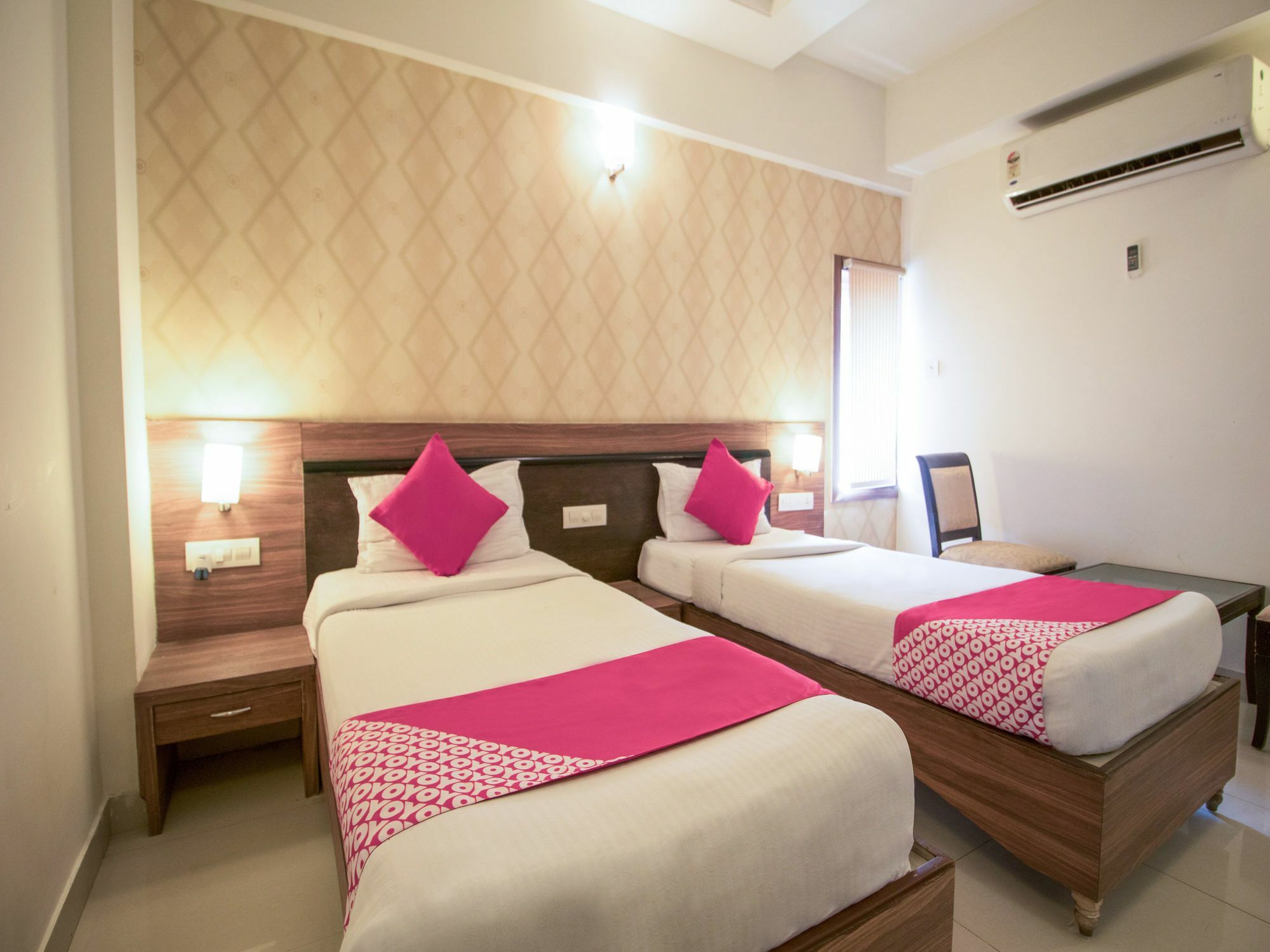 Townhouse 692 Nera Regency Hotel 3*