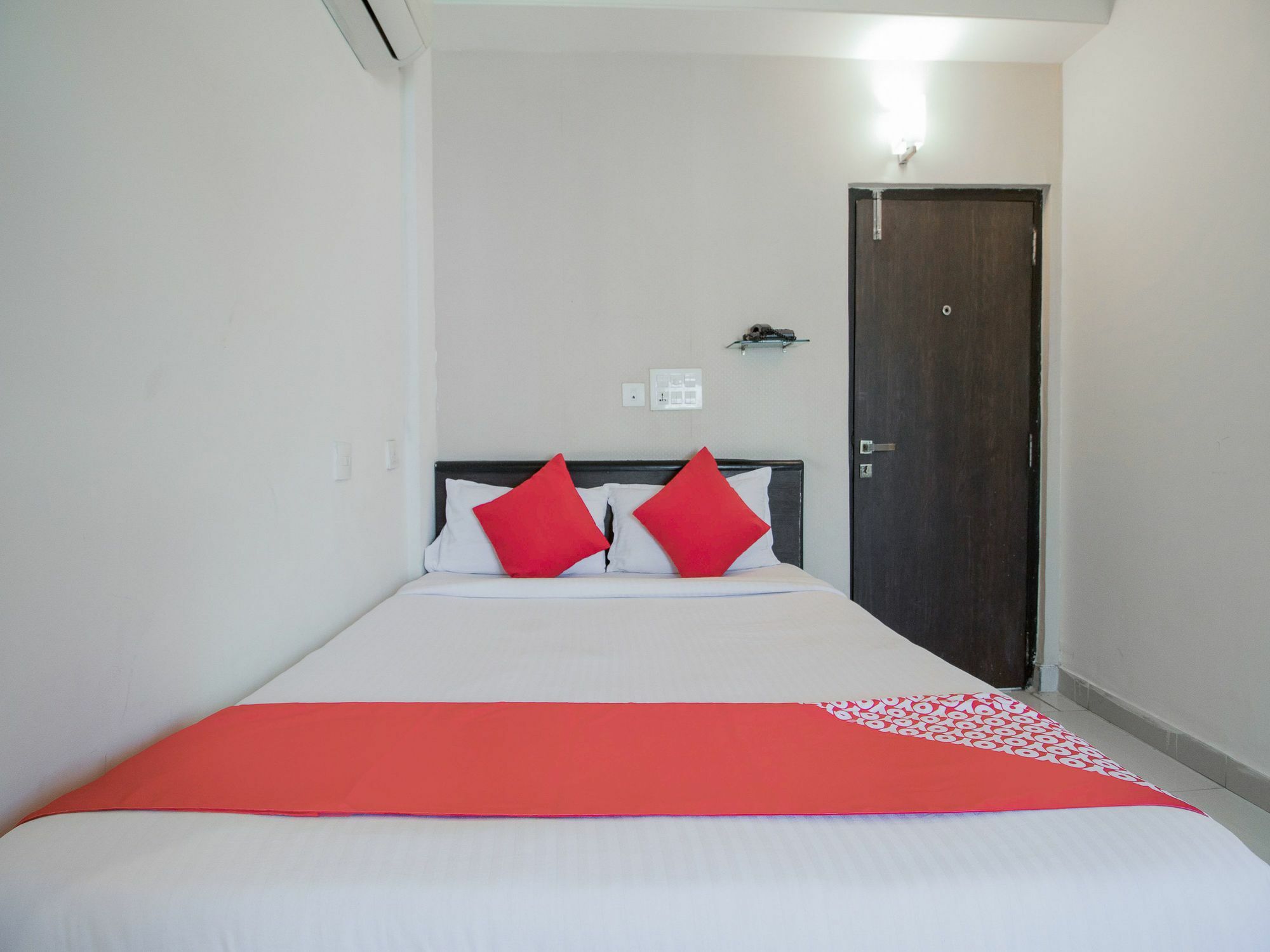 Townhouse 692 Nera Regency Hotel