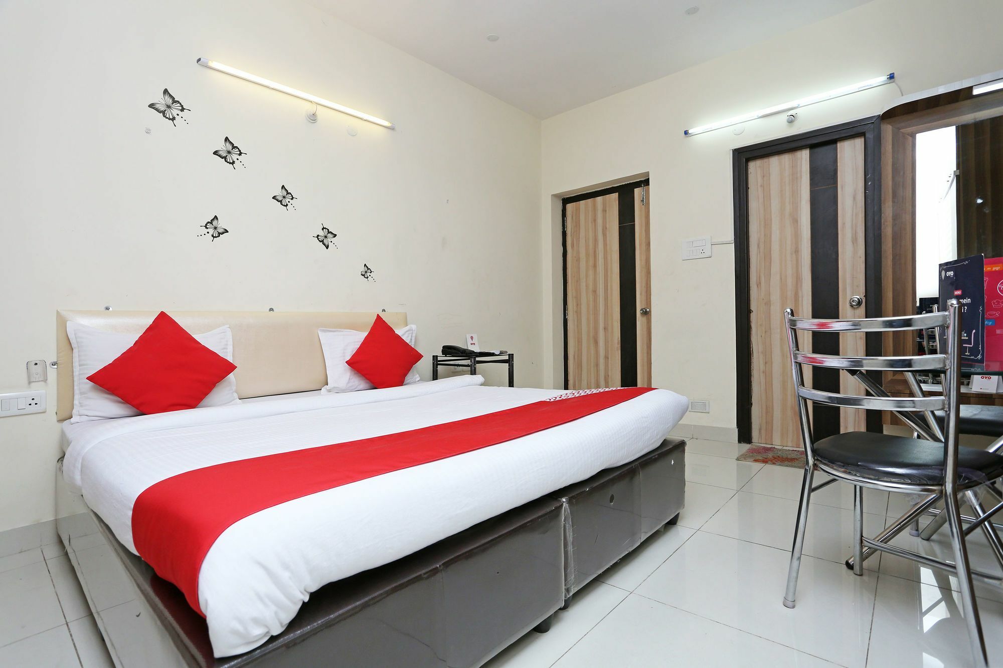 Oyo 8587 Dwell Hotel 2*