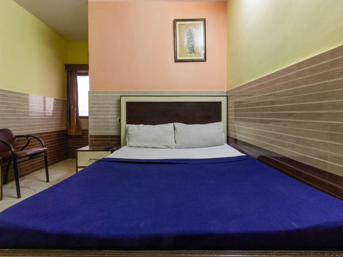 Spot On 46066 Azizia Residency Spot 3*