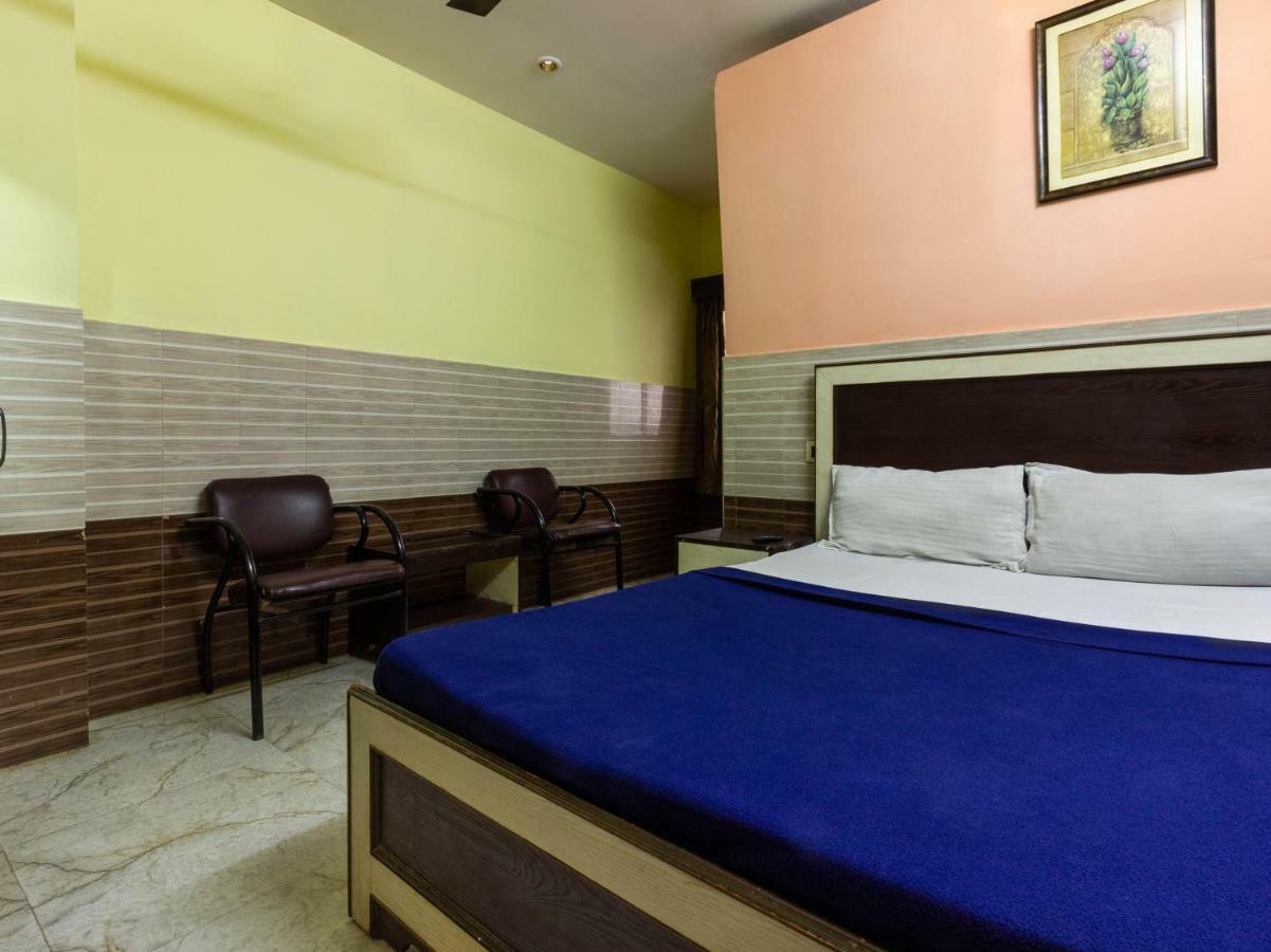 Spot On 46066 Azizia Residency Spot Hotel 3*
