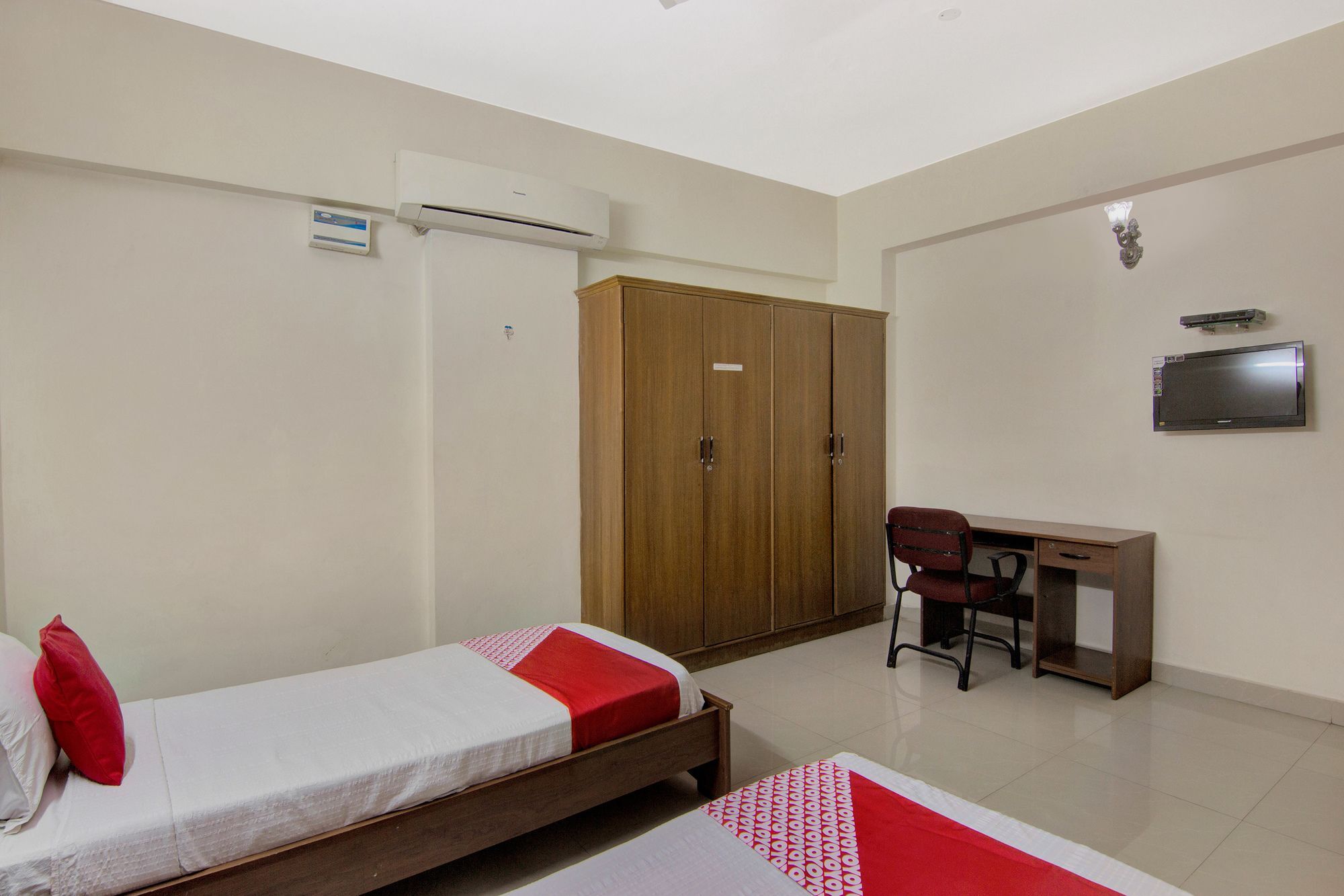 Oyo 44 Silverkey Madhapur Hotel Hyderabad