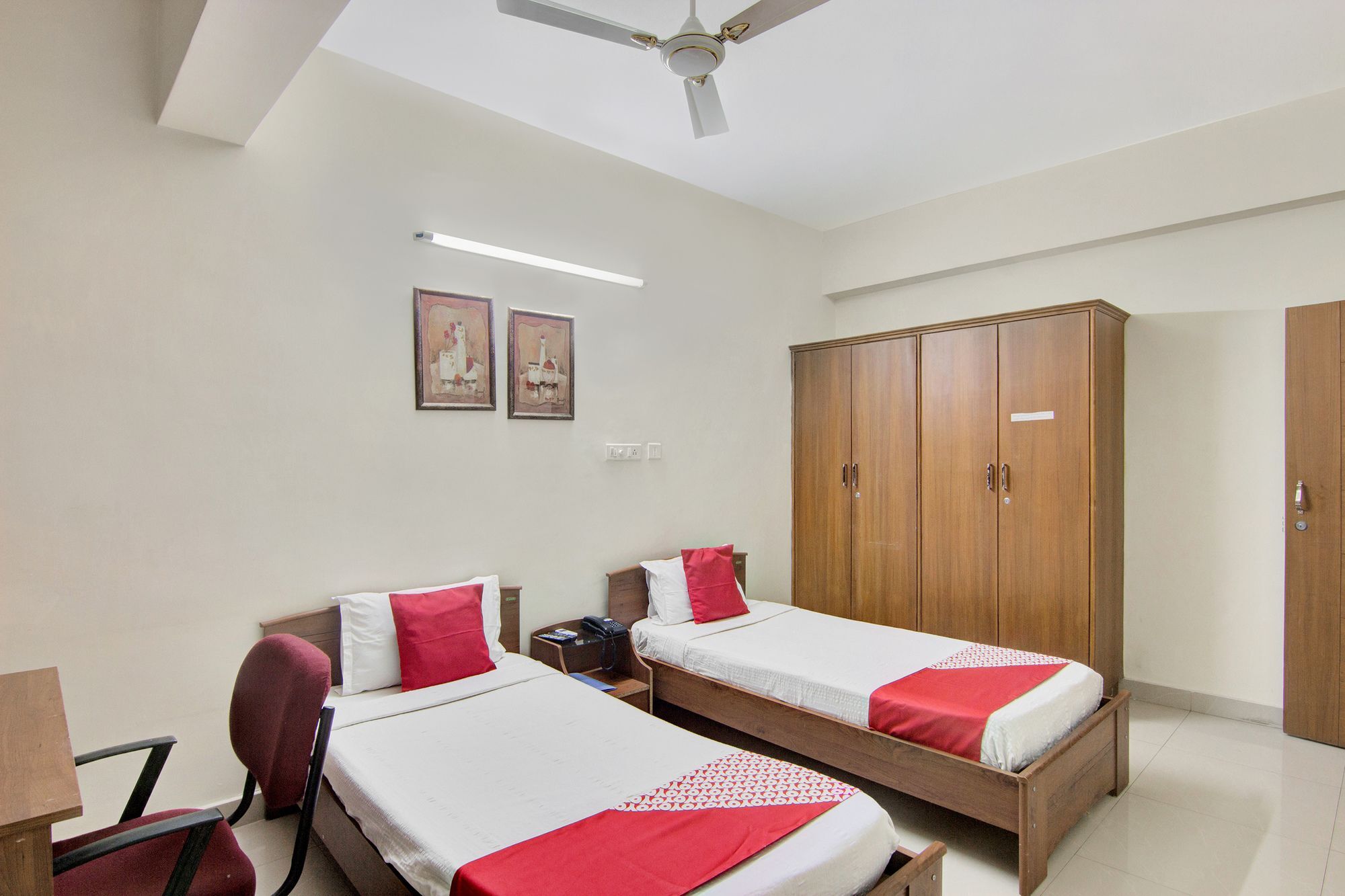 Hotel Oyo 44 Silverkey Madhapur Hyderabad