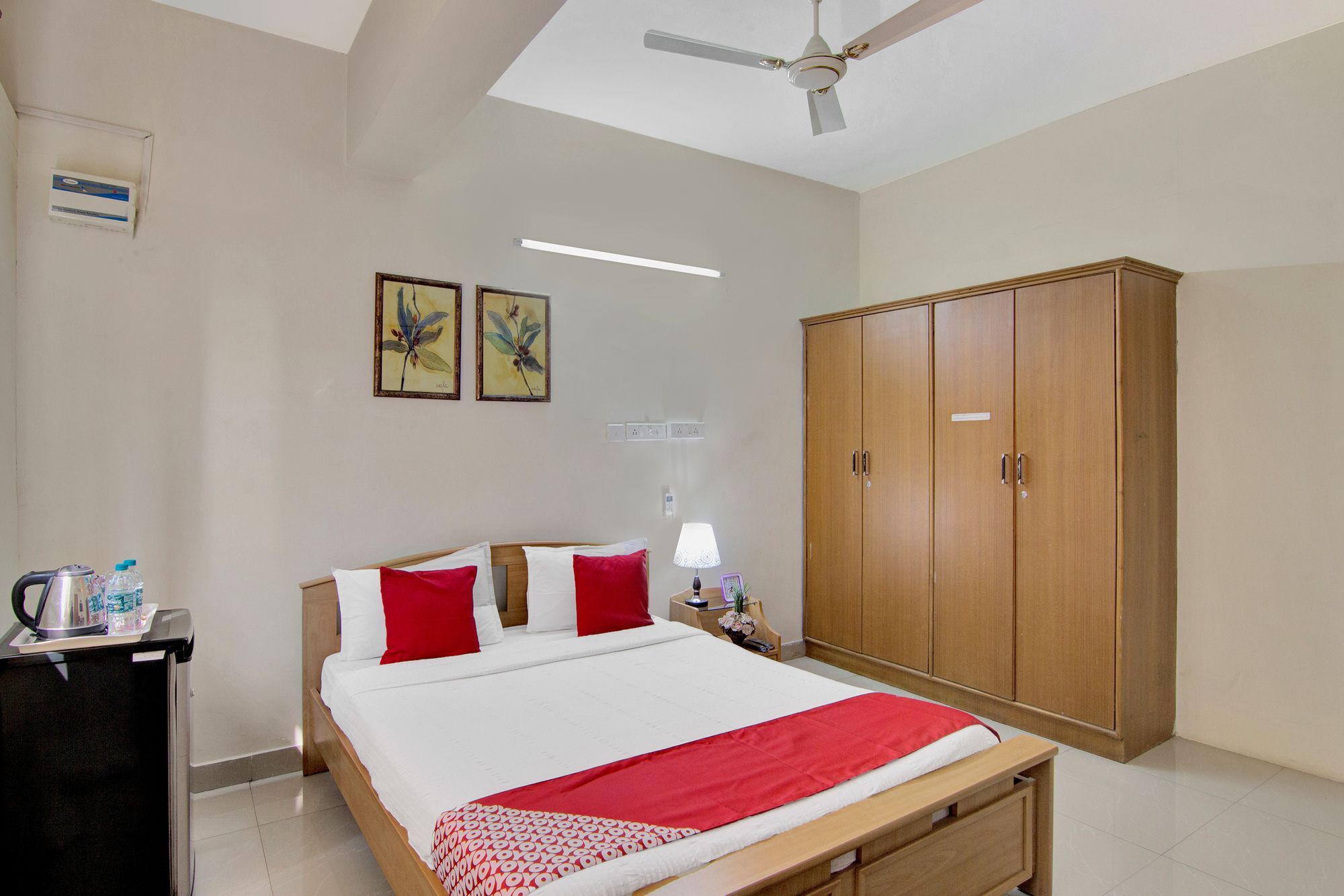 Hotel Oyo 44 Silverkey Madhapur Hyderabad