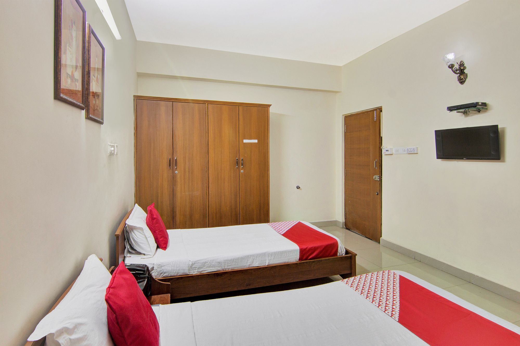 Oyo 44 Silverkey Madhapur Hyderabad