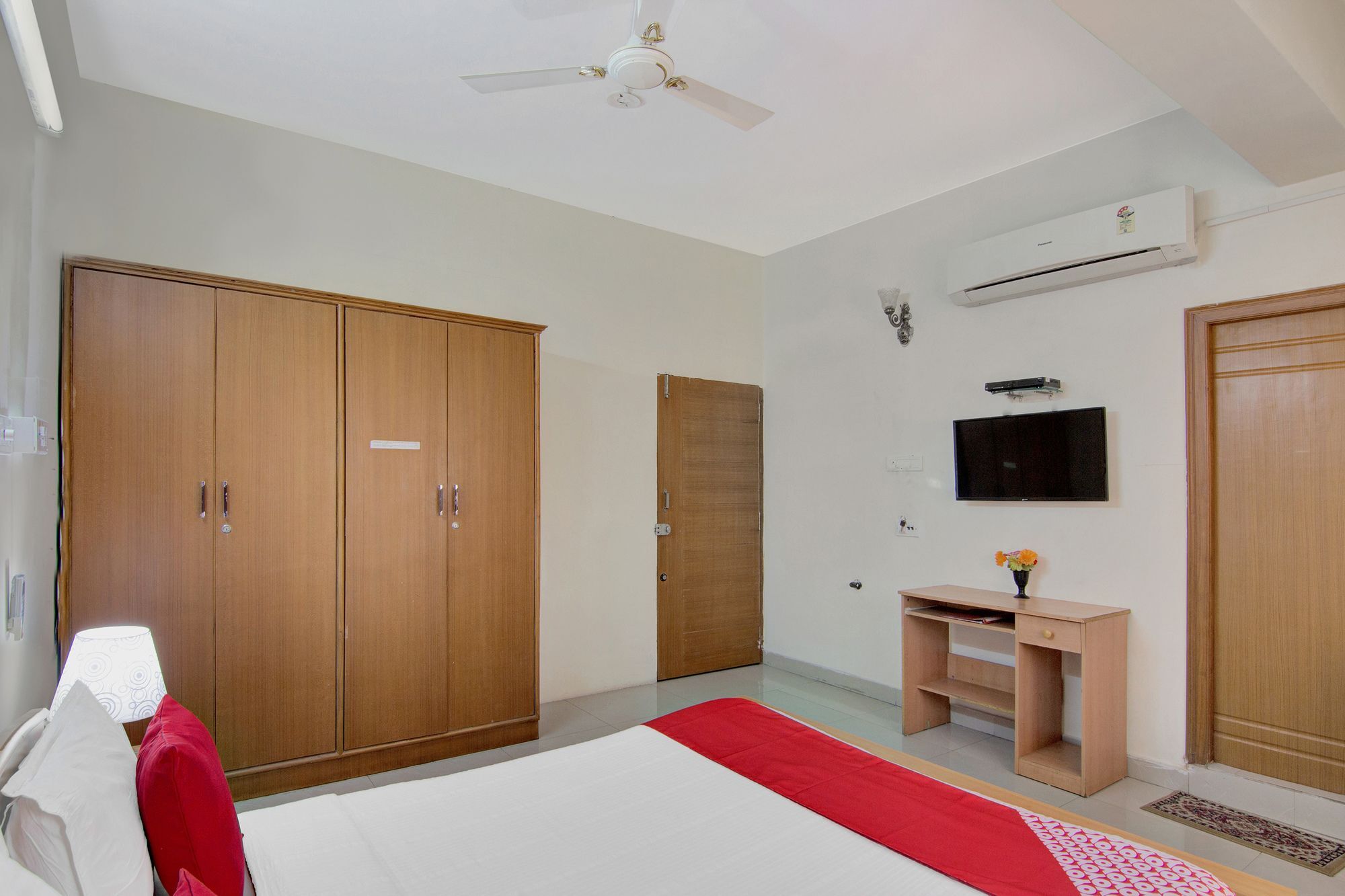 Oyo 44 Silverkey Madhapur 2*