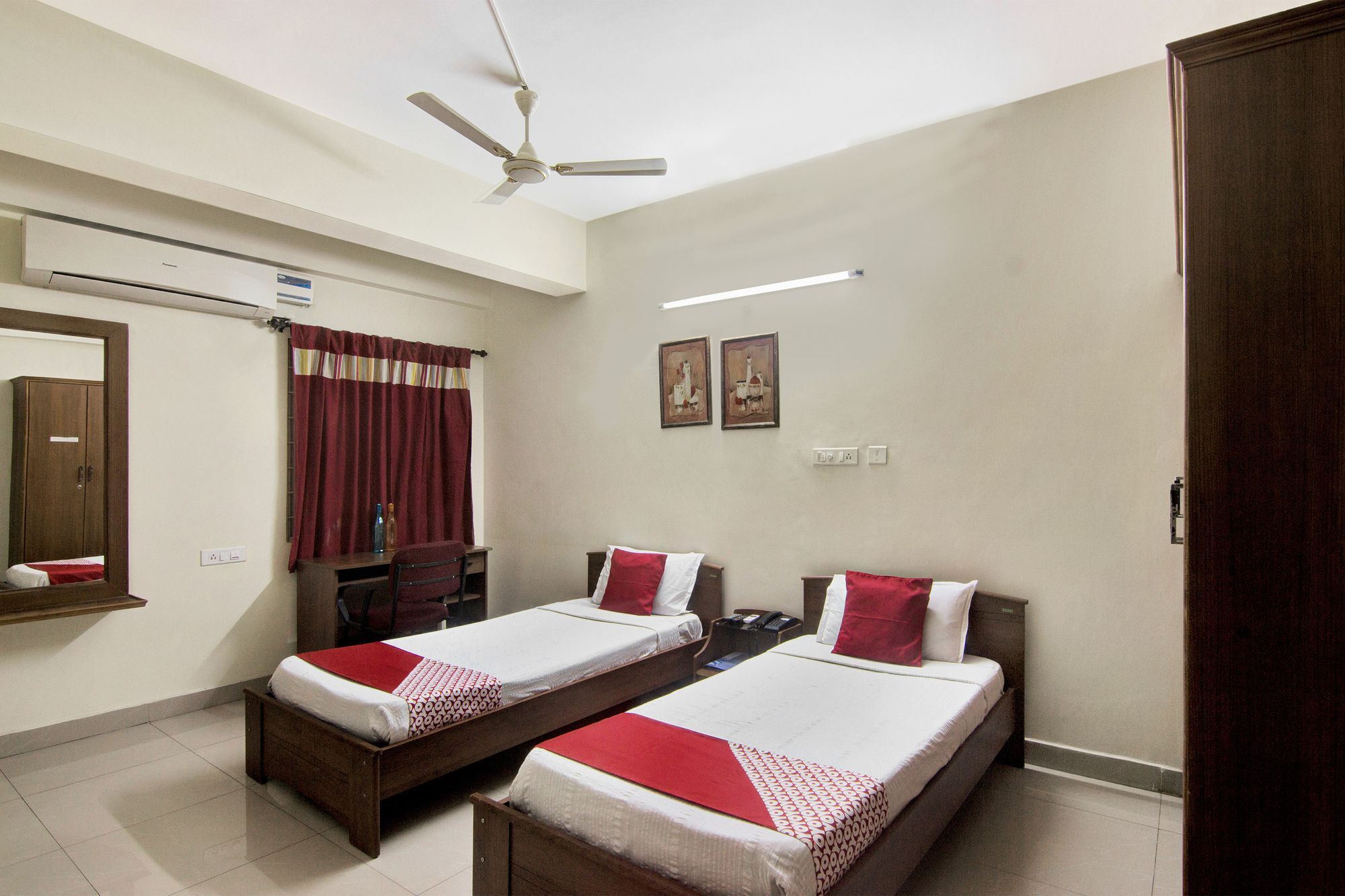 Oyo 44 Silverkey Madhapur 2*