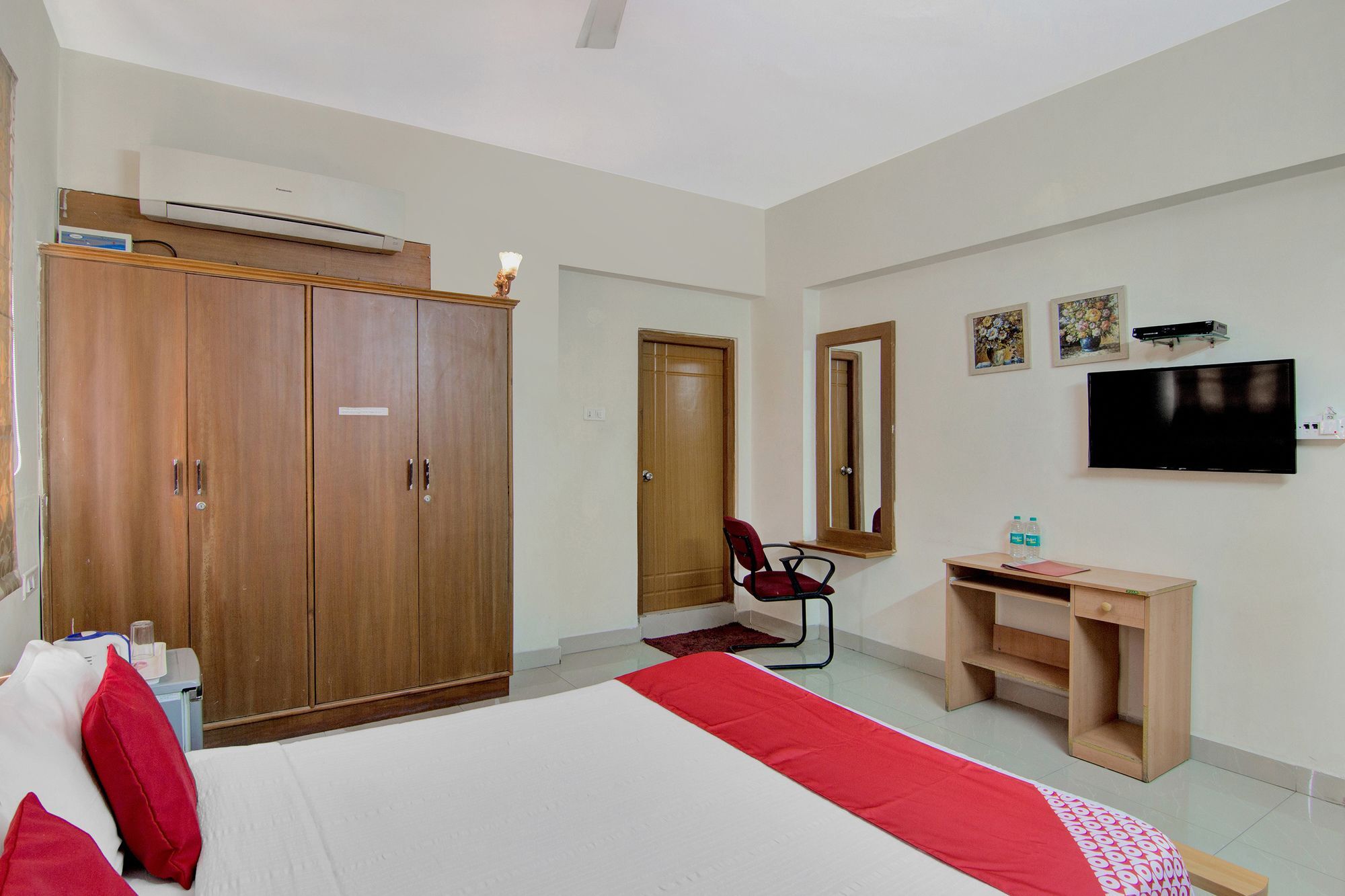 Oyo 44 Silverkey Madhapur Hotel Hyderabad