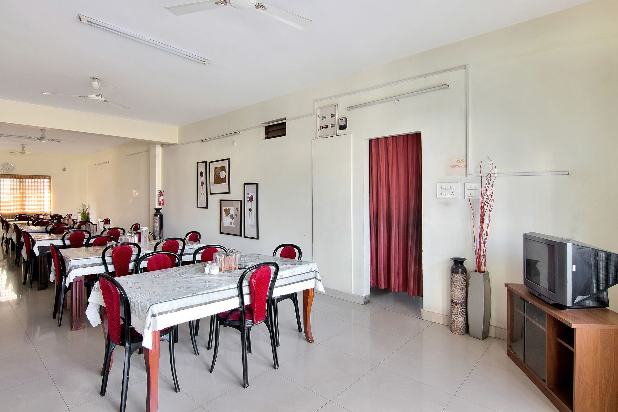Oyo 44 Silverkey Madhapur