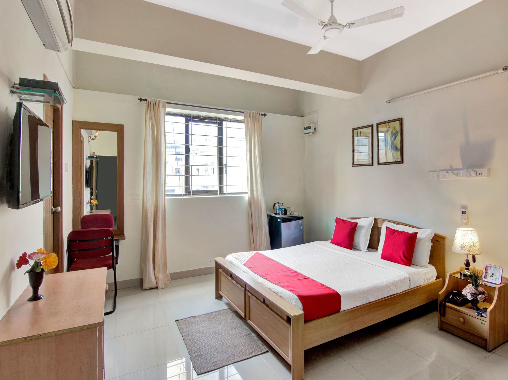 Hotel Oyo 44 Silverkey Madhapur Hyderabad