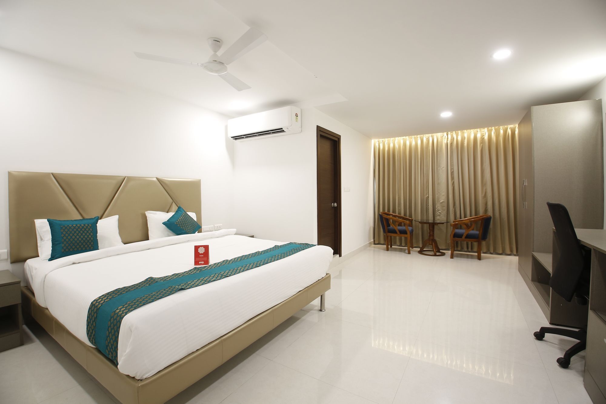 Oyo 11411 D Hotel