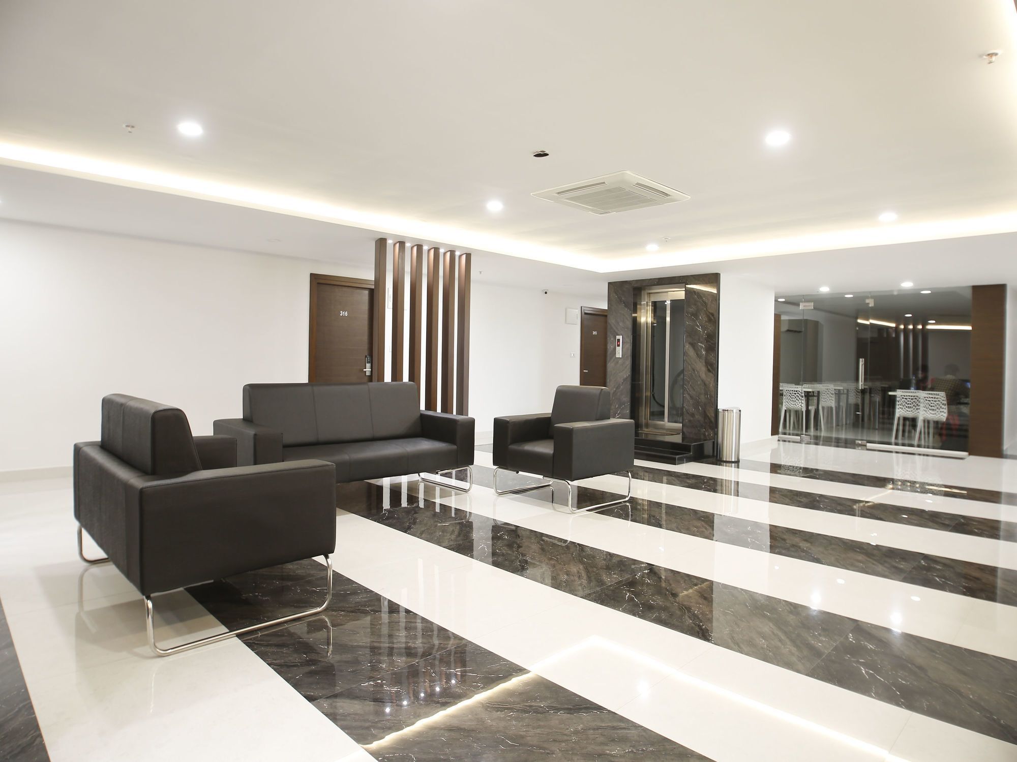 Oyo 11411 D Hotel
