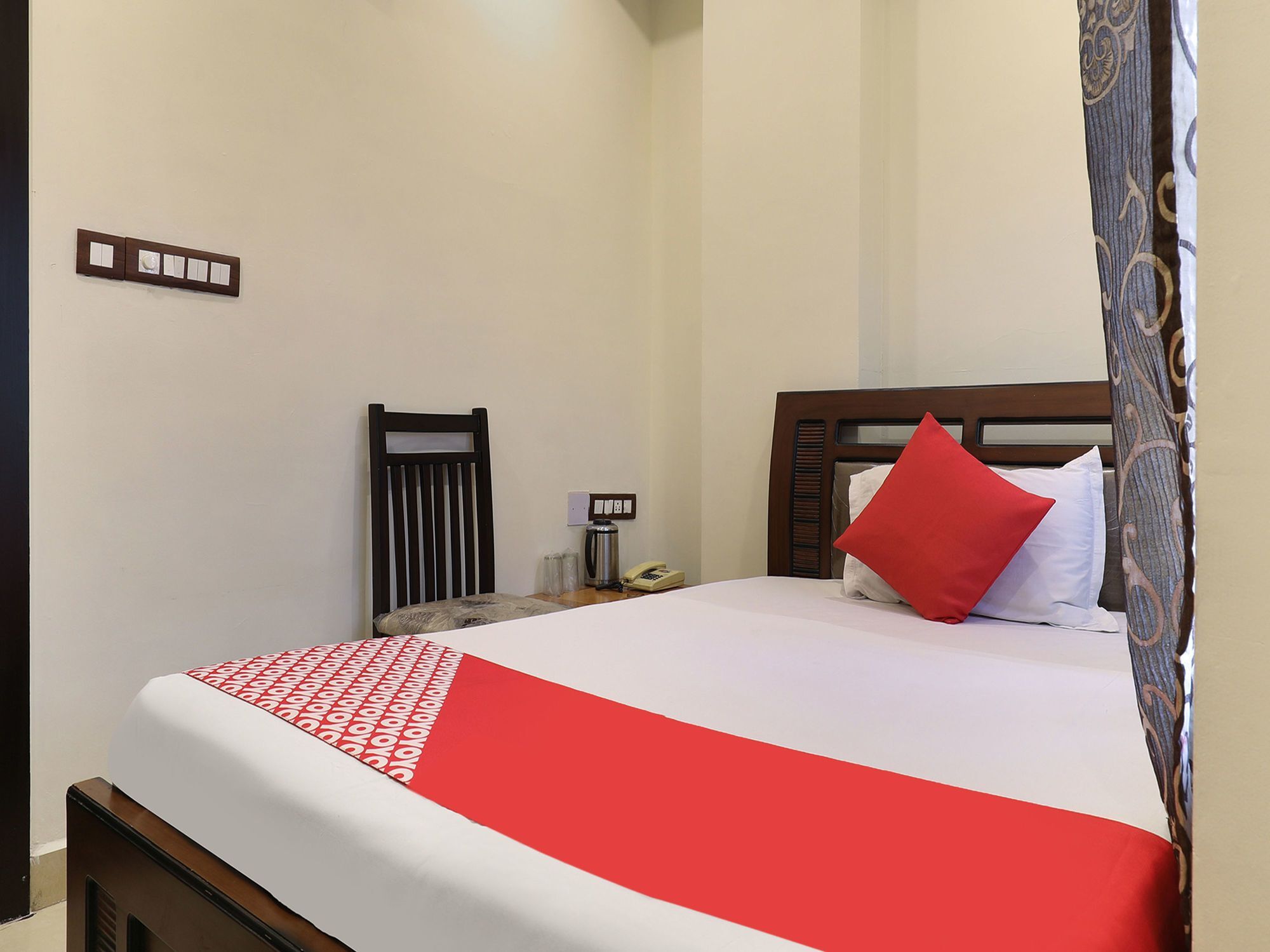 Hotel Oyo 16539 Grand Sandarshini 3*
