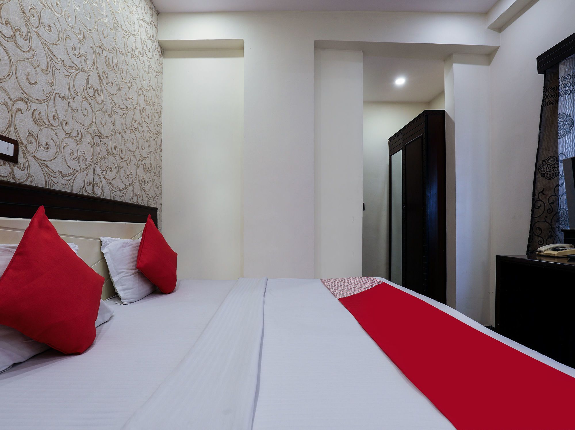 Oyo 16539 Grand Sandarshini Hotel