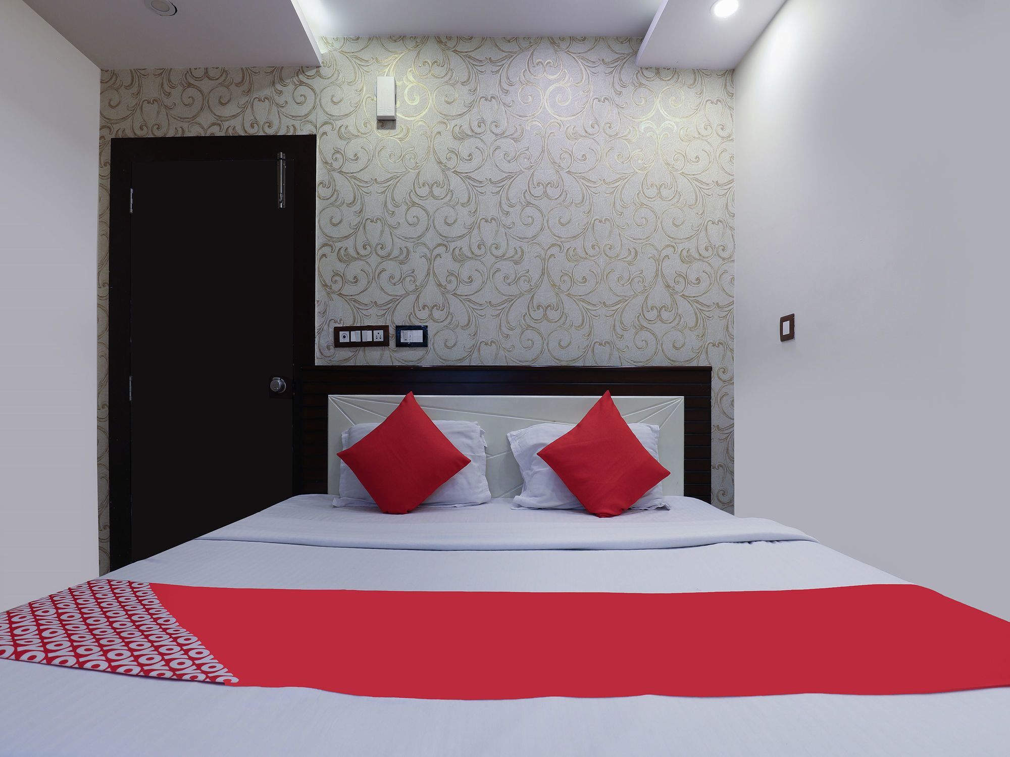 Oyo 16539 Grand Sandarshini Hotel 3*