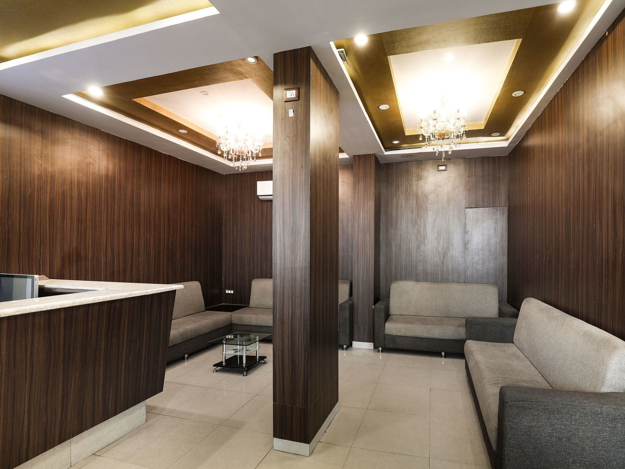 Oyo 16539 Grand Sandarshini 3*