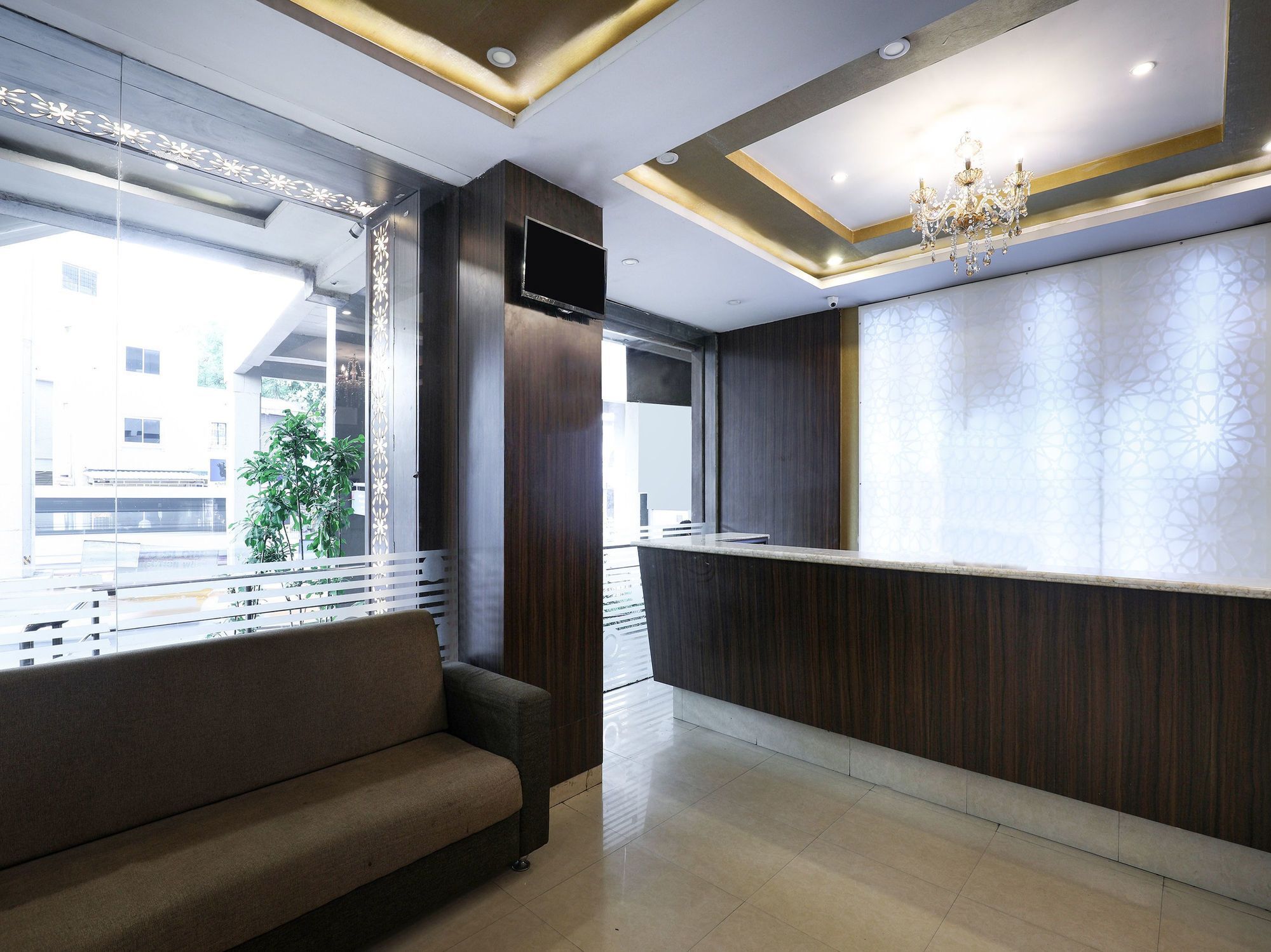 Oyo 16539 Grand Sandarshini 3*