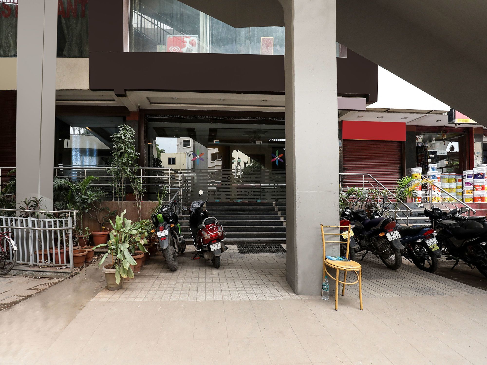 Oyo 16539 Grand Sandarshini Hotel