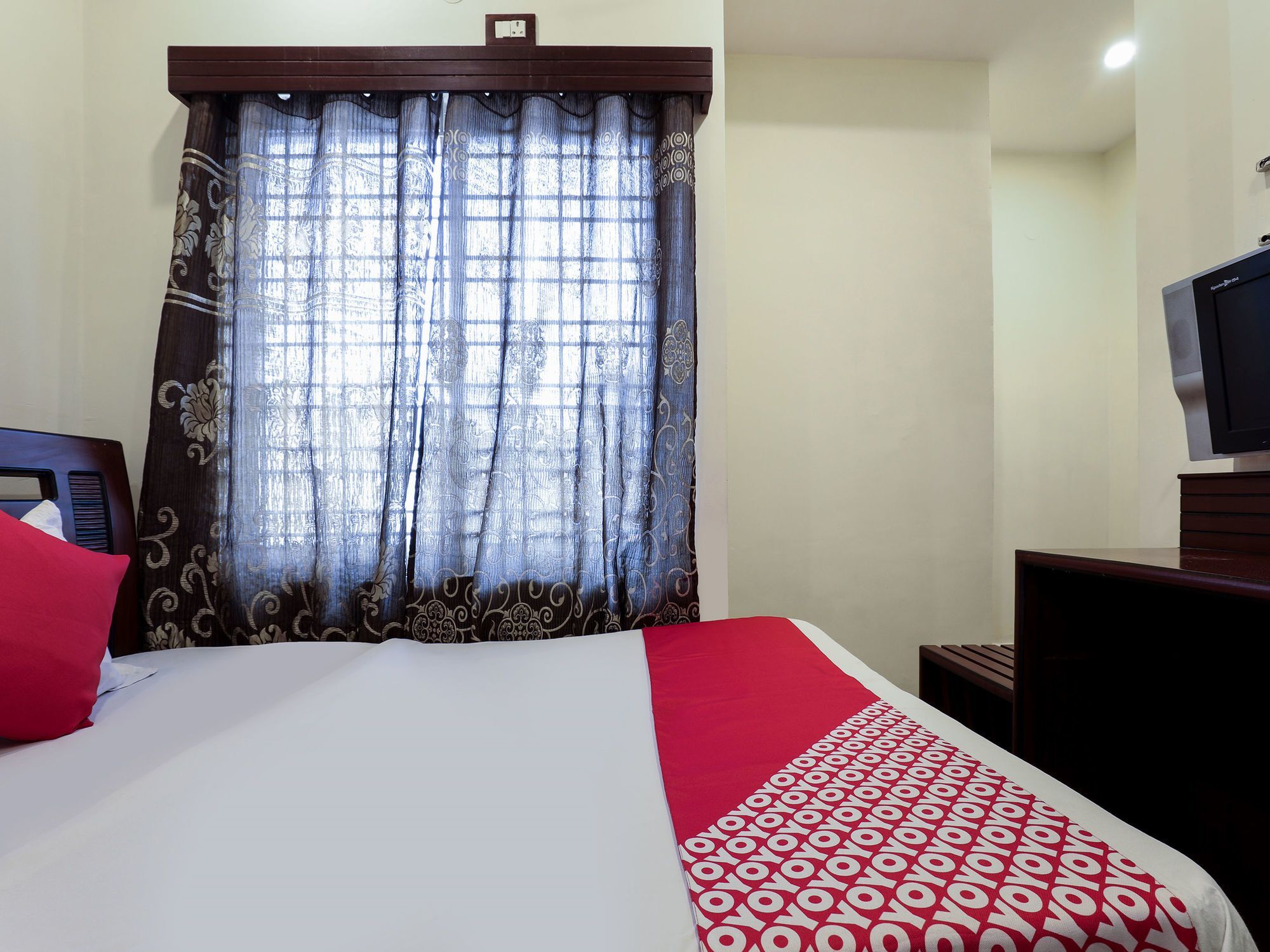 Oyo 16539 Grand Sandarshini Hotel 3*