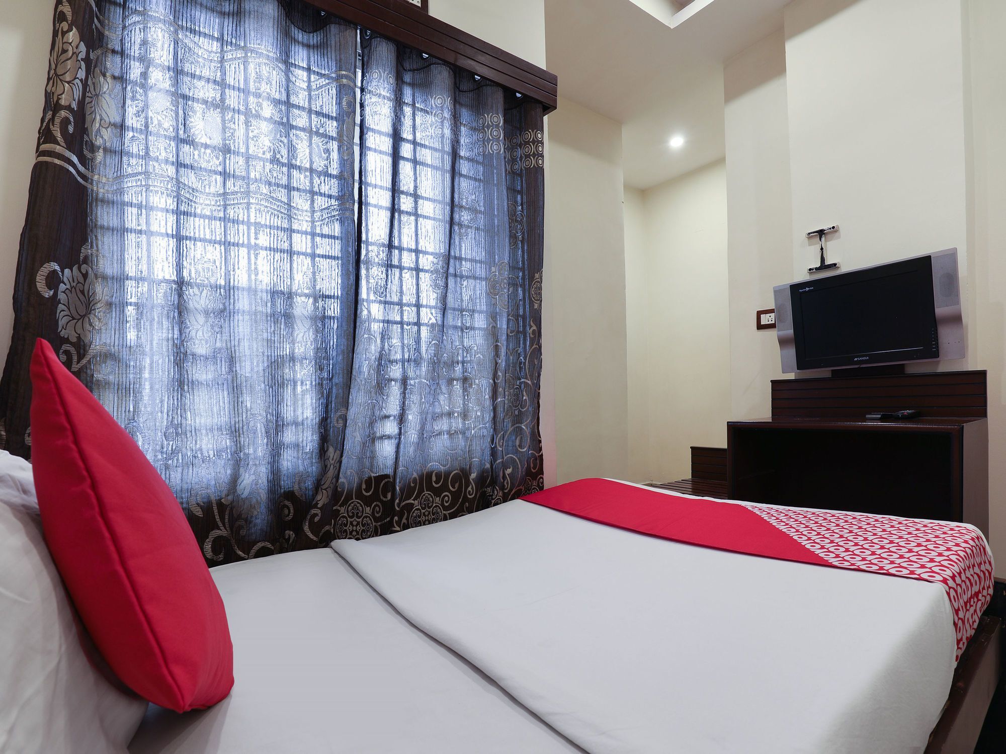 Oyo 16539 Grand Sandarshini Hotel Hyderabad