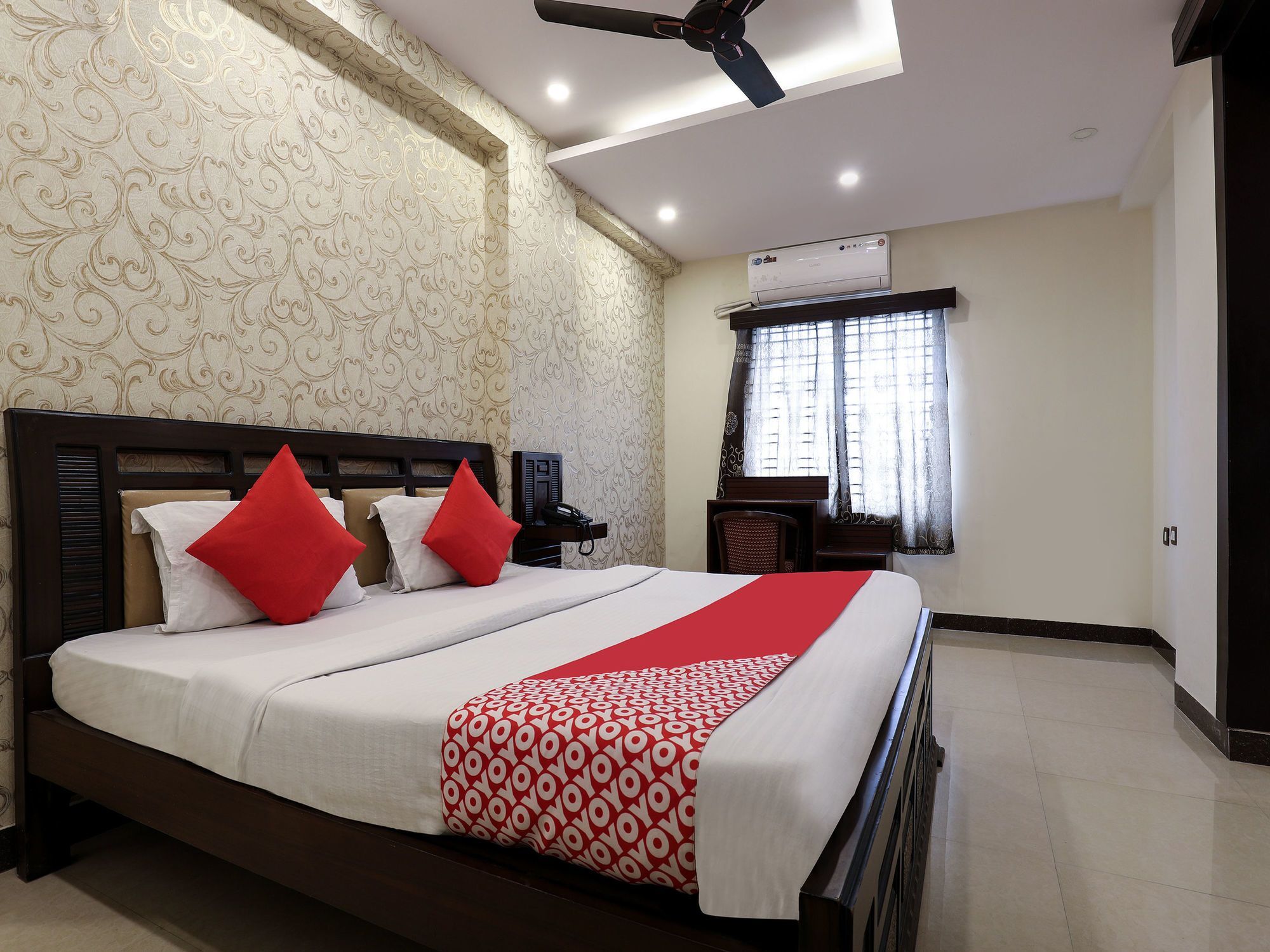 Oyo 16539 Grand Sandarshini 3*