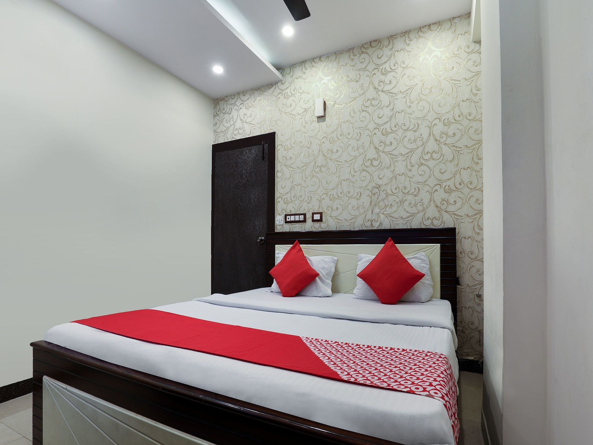 Oyo 16539 Grand Sandarshini 3*