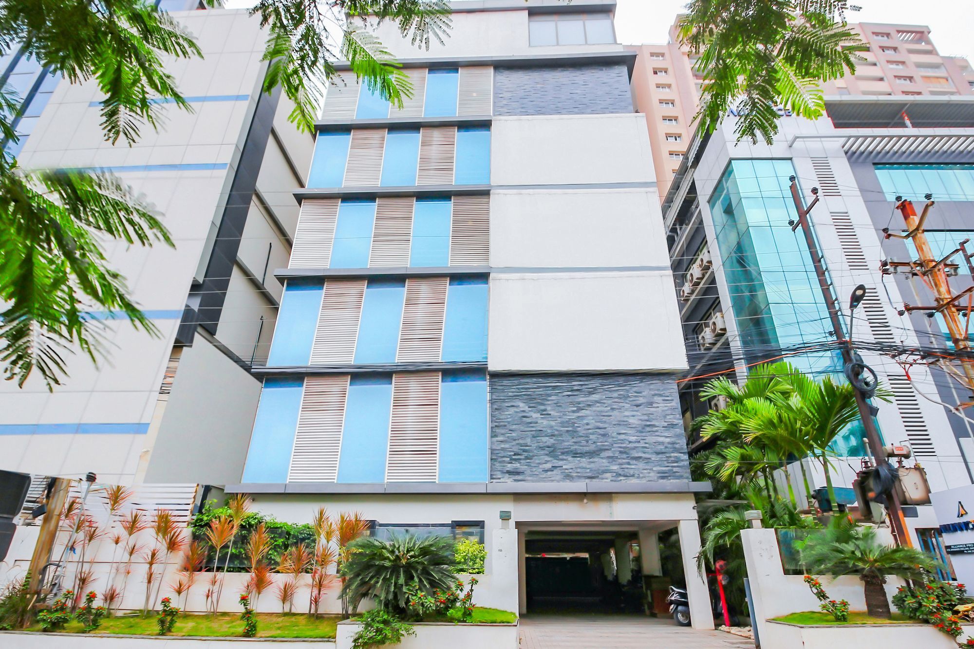 Oyo 9937 Hotel Eaglewood Hyderabad