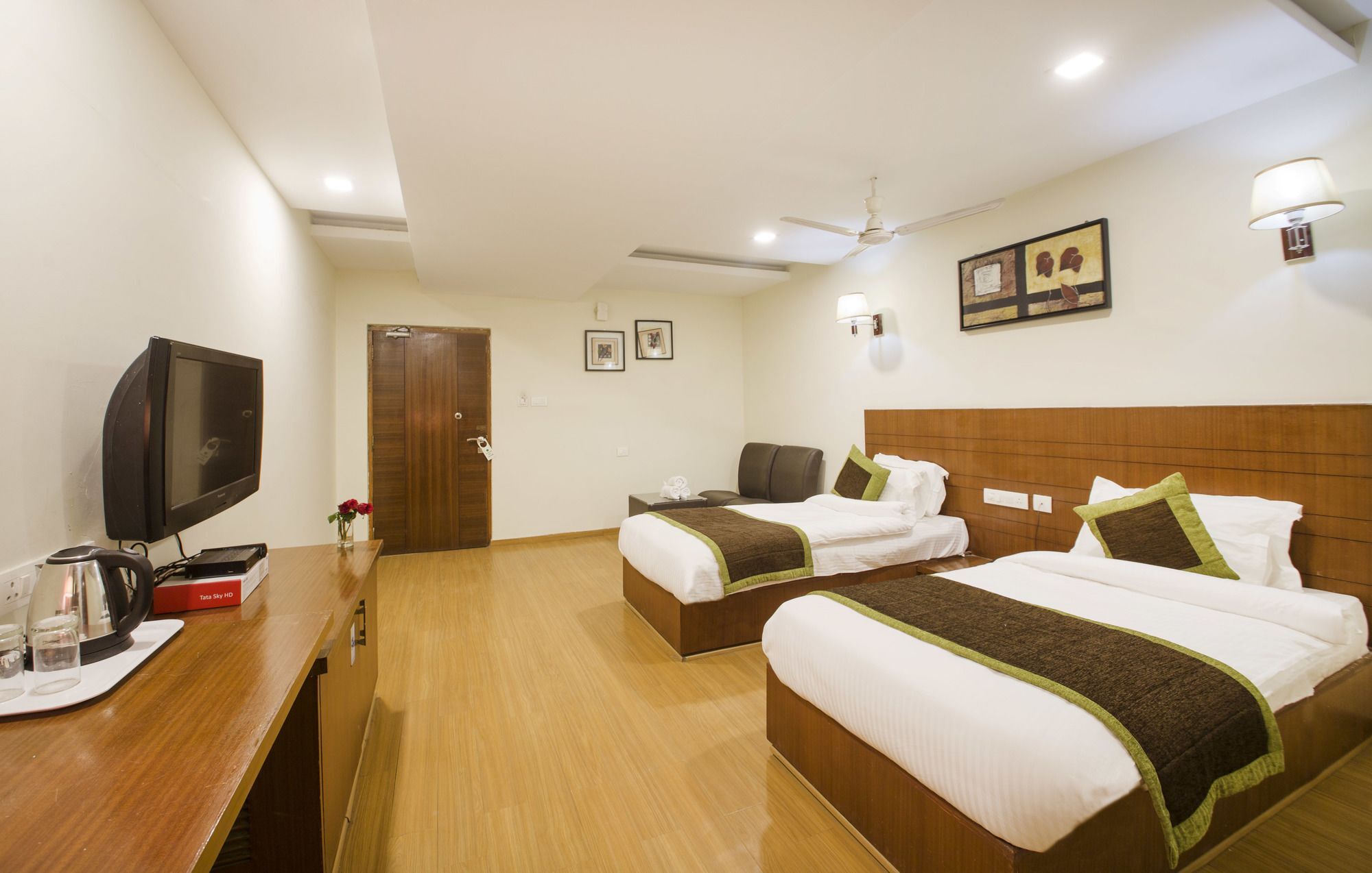 Rainbow Park Kondapur Hitech Hotel 3*