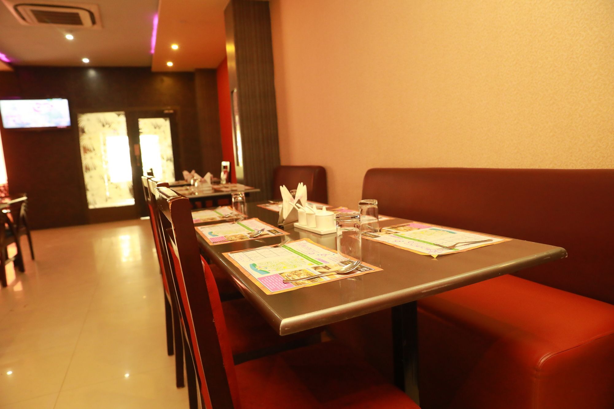Aditya Grand Hotel 3*