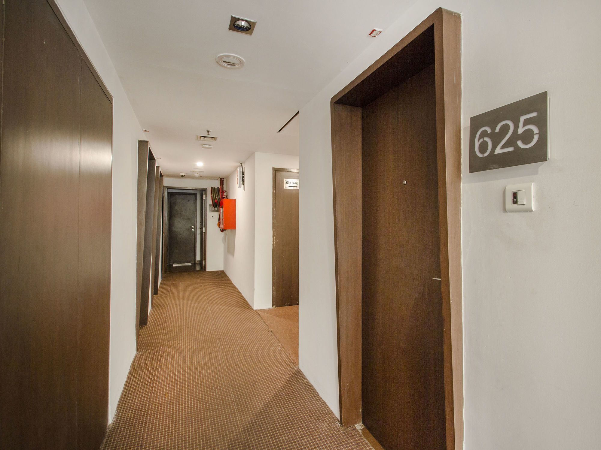 Oyo 9960 Kubeera Palace Hotel