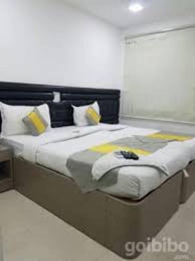 Cosy With Private Bath And Work Desk Guest house