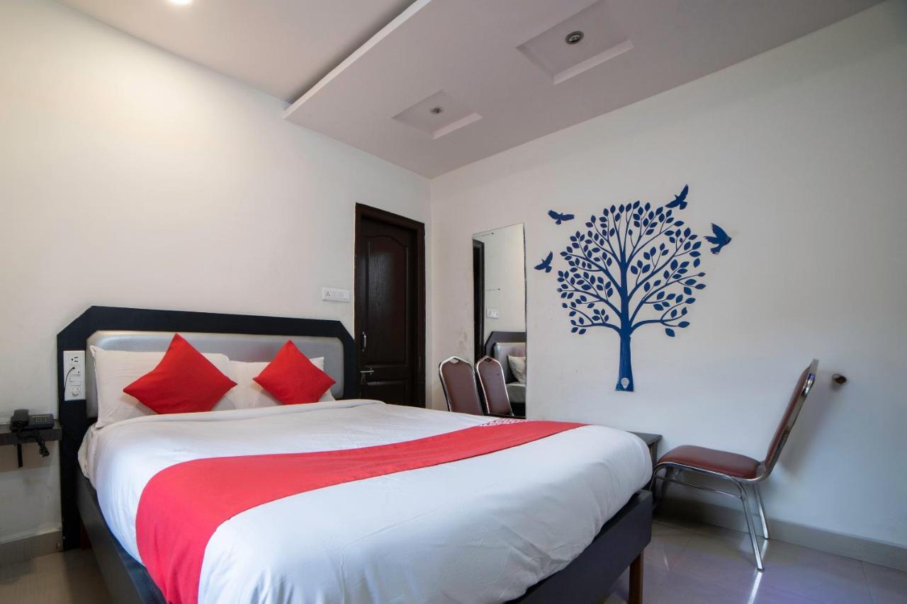 Oyo 66316 Highway Grand Residency Hotel 3*