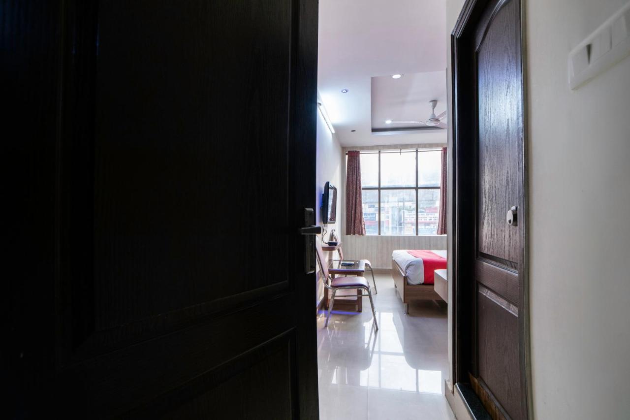 Oyo 66316 Highway Grand Residency 3*