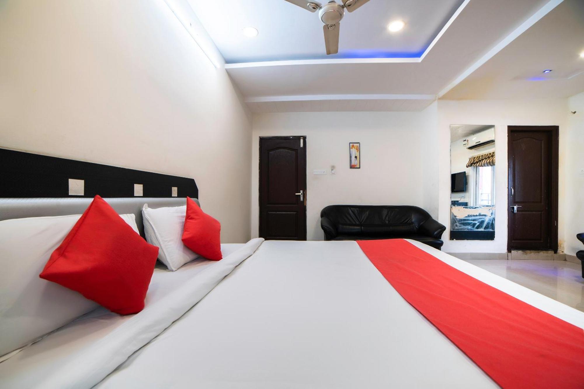 Oyo 66316 Highway Grand Residency Hotel 3*